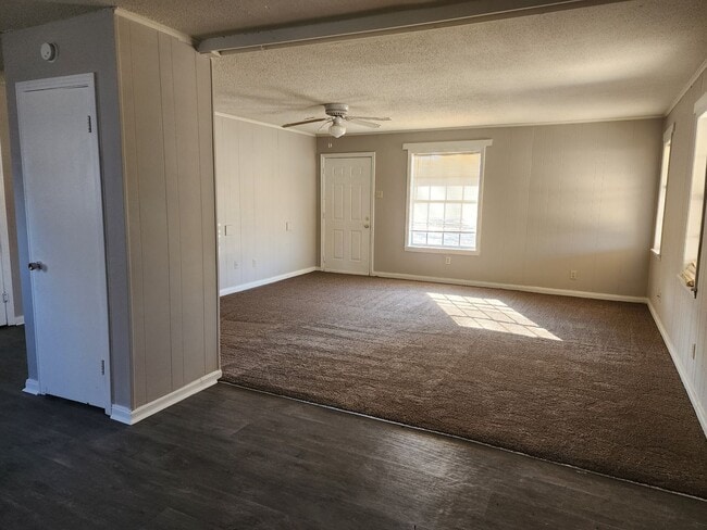 1402 S McAuley Dr in West Memphis, AR - Building Photo - Building Photo