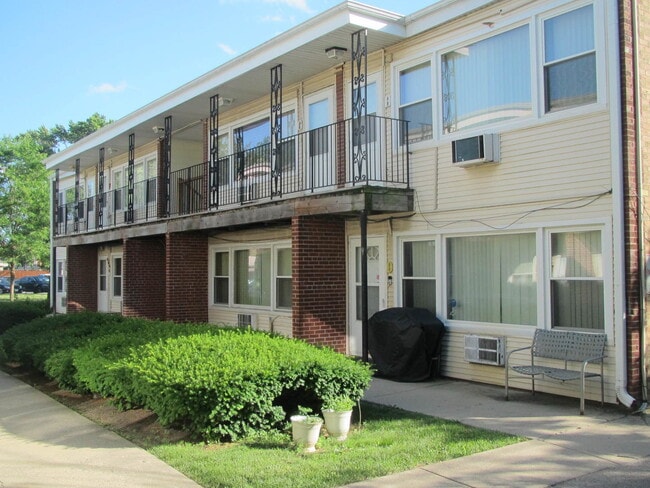 772 E 5th Ct in Des Plaines, IL - Building Photo - Building Photo