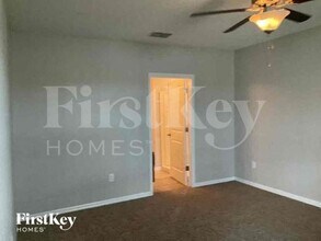 138 Cascade Bend Dr in Ruskin, FL - Foto de edificio - Building Photo