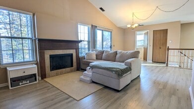 918 Ridgefield Ln in Wheeling, IL - Building Photo - Building Photo