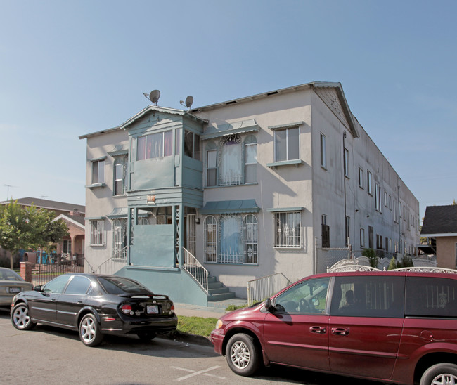 7023 Templeton St in Huntington Park, CA - Foto de edificio - Building Photo