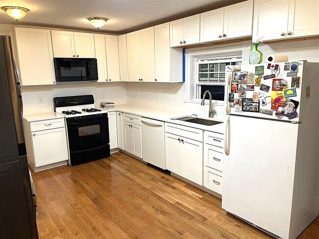 37 Charnwood Rd in Somerville, MA - Building Photo - Building Photo