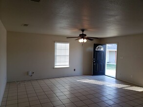 204 Honey Bee Dr in Joshua, TX - Building Photo - Building Photo