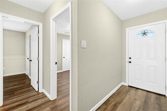 1105 Hughmont Dr in Pflugerville, TX - Foto de edificio - Building Photo