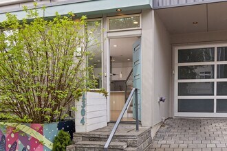 1304 W Newton St in Seattle, WA - Building Photo - Building Photo