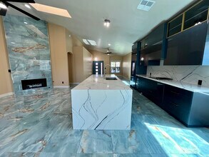 8709 E Gail Rd in Scottsdale, AZ - Building Photo - Building Photo