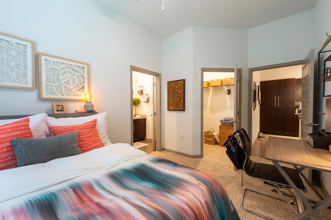 Lark Huntsville in Huntsville, TX - Foto de edificio - Building Photo