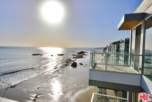 24826 Malibu Rd in Malibu, CA - Building Photo