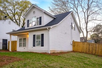 56 Holly Rd NW in Atlanta, GA - Building Photo - Building Photo