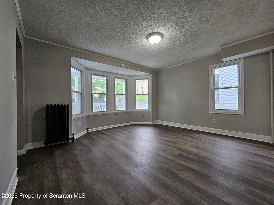 58 Canaan St in Carbondale, PA - Building Photo