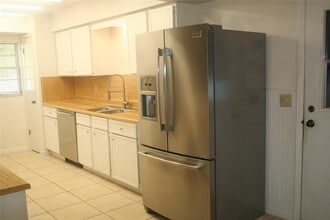 6341 Flamingo Dr in Apollo Beach, FL - Building Photo - Building Photo