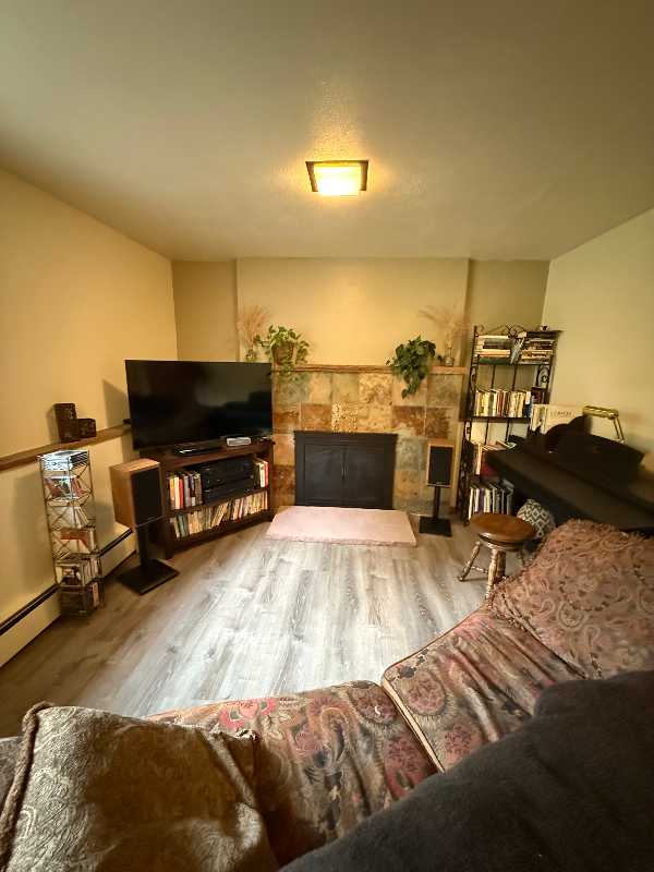 2052 Apple Valley Rd in Lyons, CO - Building Photo - Building Photo