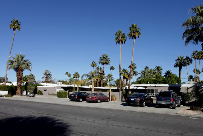 546 S Camino Real in Palm Springs, CA - Foto de edificio - Building Photo