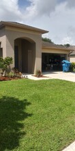 988 Hill Flower Dr in Brooksville, FL - Building Photo - Building Photo