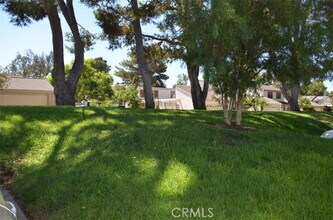 64 Oak Tree Ln in Irvine, CA - Building Photo - Building Photo