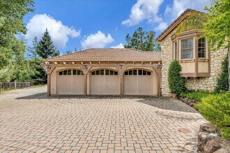 15219 Sobey Rd in Saratoga, CA - Foto de edificio - Building Photo