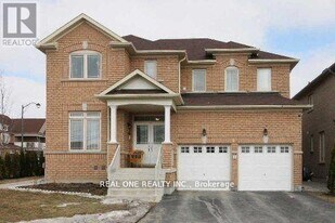 42 Seiffer Crescent in Richmond Hill, ON - Building Photo