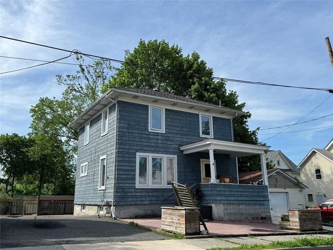 property at 39 Crescent Pl