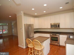 2404 13th Ct N in Arlington, VA - Building Photo - Building Photo