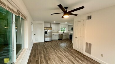 508 N Main St, Unit 508 in Rockdale, TX - Foto de edificio - Building Photo