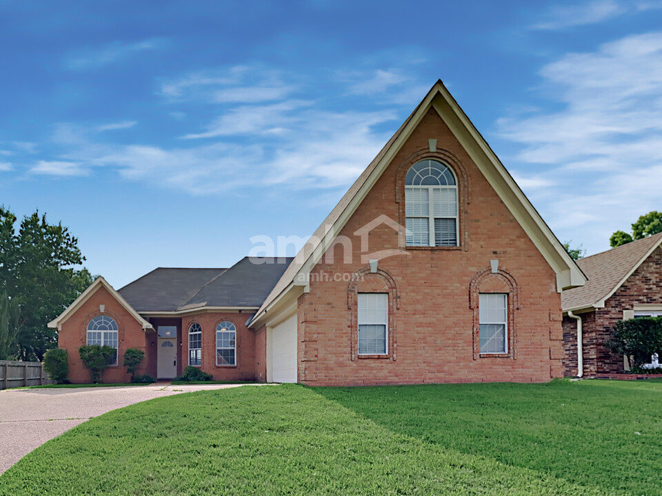 1375 Siskin Dr in Cordova, TN - Building Photo