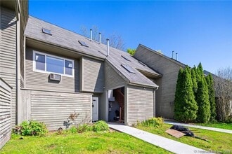 29 Sundance Dr in Branford, CT - Building Photo - Building Photo
