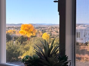 19 Scarlett Ln in Santa Fe, NM - Foto de edificio - Building Photo