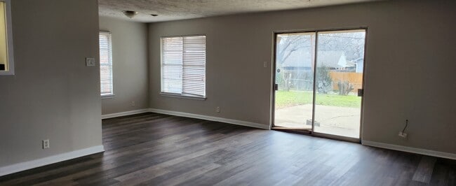 806 British Blvd in Grand Prairie, TX - Building Photo - Building Photo