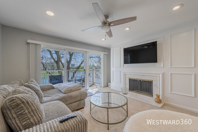 5601 Carriage Way Dr in Rolling Meadows, IL - Building Photo - Building Photo