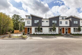 211 Lynn Dr in Bryan, TX - Building Photo - Building Photo