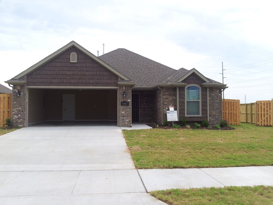 4887 w croft, Unit Fayetteville, AR in Fayetteville, AR - Foto de edificio