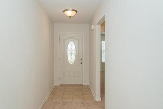 9559 Parker Pl Dr in Navarre, FL - Foto de edificio - Building Photo