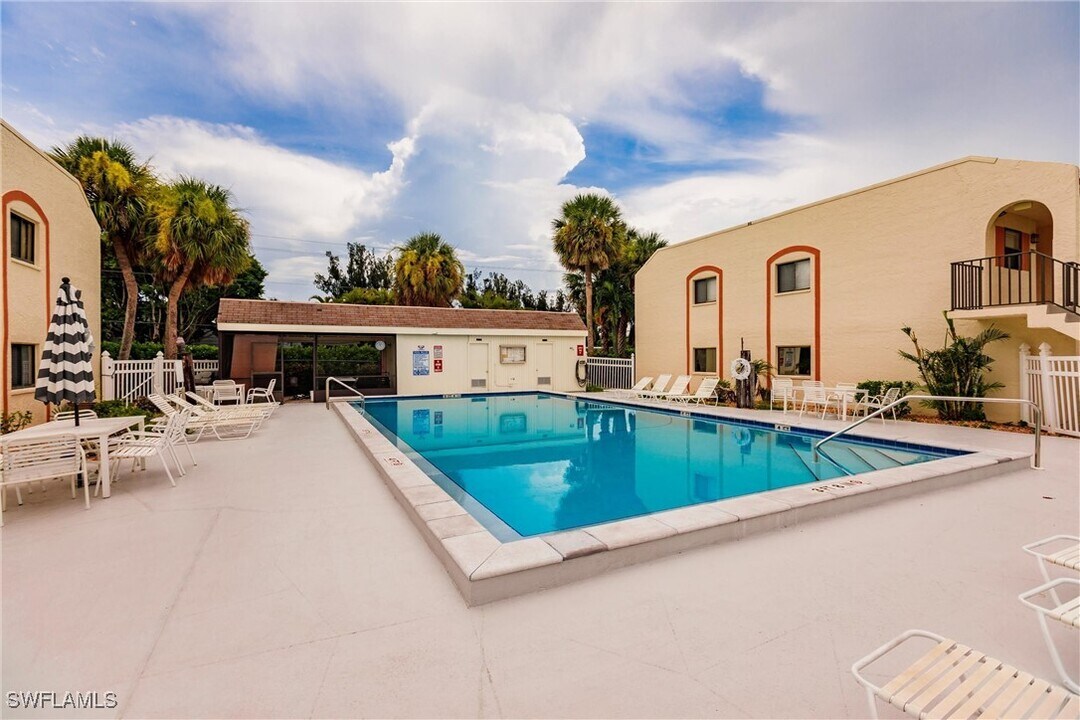 16361 Dublin Cir in Ft. Myers, FL - Building Photo
