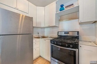 712 Forest St, Unit floor 2 in Kearny, NJ - Foto de edificio - Building Photo