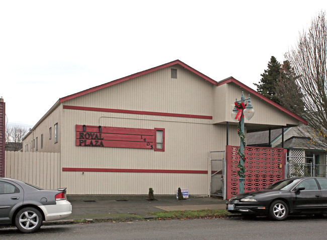 Royal Plaza in Tacoma, WA - Foto de edificio - Building Photo