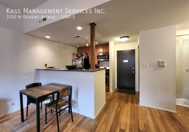 1050 W Dickens Ave in Chicago, IL - Building Photo - Building Photo