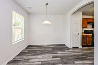 5843 Northern Oak St in Houston, TX - Building Photo - Building Photo