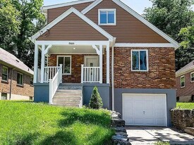 5866 Kennedy Ave in Cincinnati, OH - Building Photo