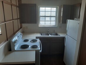1168 S Lincoln Ave, Unit B in Salem, OH - Building Photo - Building Photo