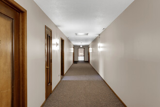 Hickory Ridge Apartments in Ames, IA - Building Photo - Building Photo