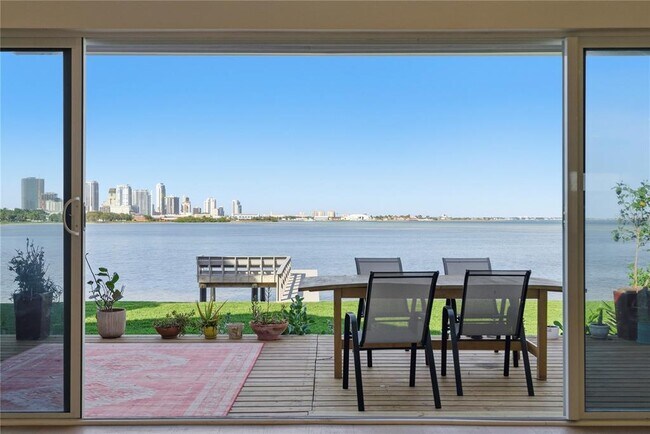 377 22nd Ave SE in St. Petersburg, FL - Building Photo - Building Photo