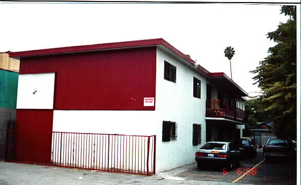 5865 S Broadway in Los Angeles, CA - Building Photo