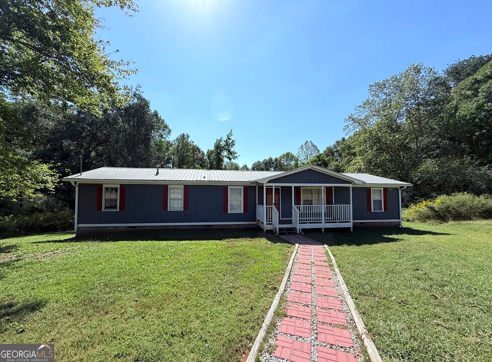 3060 W Hwy 166 in Carrollton, GA - Building Photo