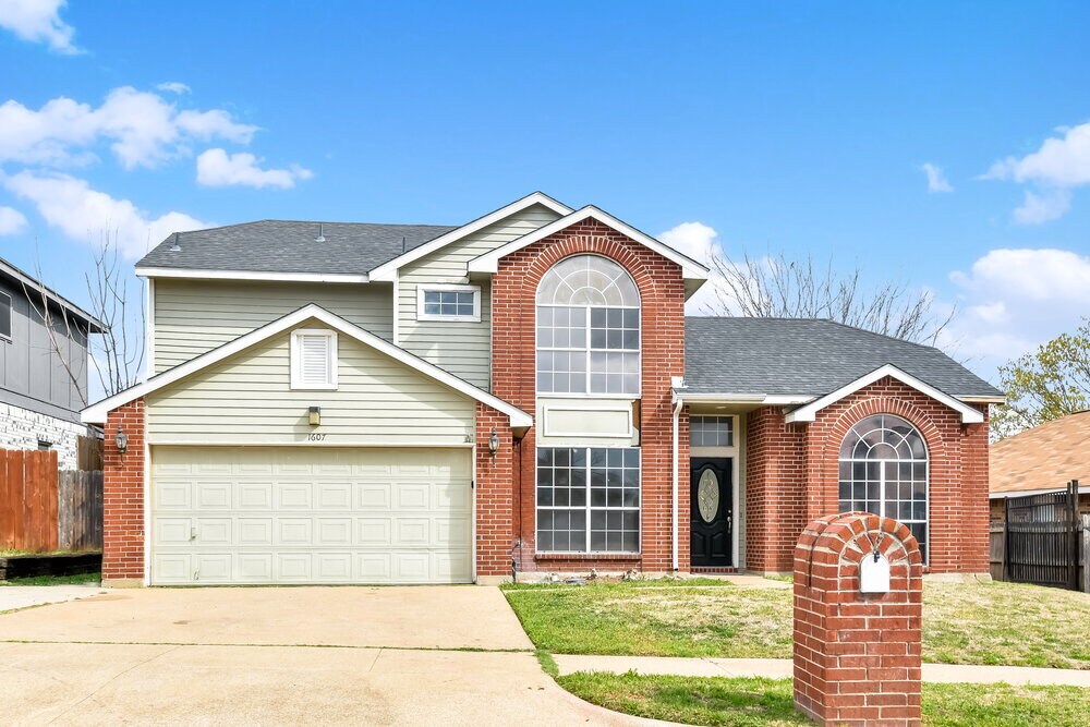 1607 Barclay Dr in Arlington, TX - Building Photo