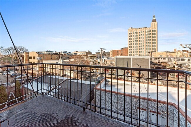 2020 W Pierce Ave, Unit 7 in Chicago, IL - Building Photo - Building Photo