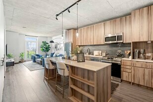 148 N Ashland Ave in Chicago, IL - Building Photo