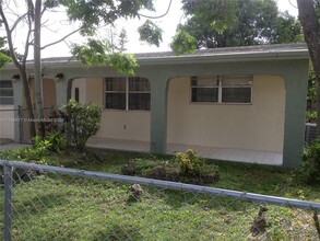 3521 SW 48th Ave in Hollywood, FL - Building Photo - Building Photo