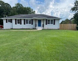 635 Birchwood Ln SW in Marietta, GA - Building Photo