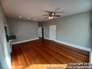124 W Mistletoe Ave in San Antonio, TX - Building Photo - Building Photo