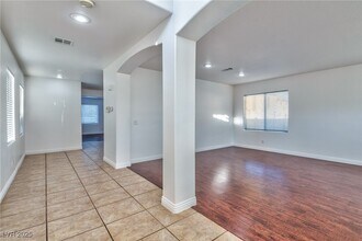 1460 Herring Run Ave in Las Vegas, NV - Building Photo - Building Photo